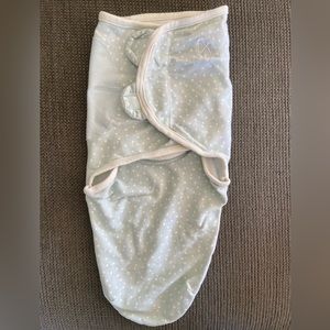 2 Velcro swaddles. Size Small/Medium. SwaddleMe brand.